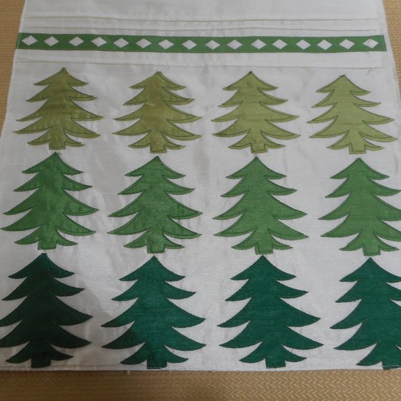 NWT DOMAIN Holiday Christmas Table Runner Tree - Picture 3 of 10